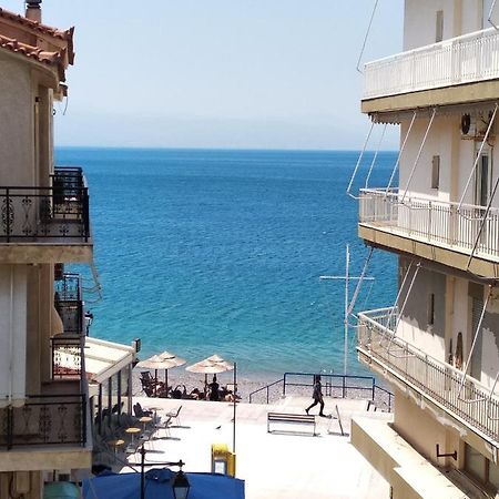 Seaview Apartment In Theheart Of Loutraki ภายนอก รูปภาพ