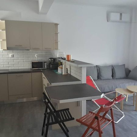 Seaview Apartment In Theheart Of Loutraki ภายนอก รูปภาพ